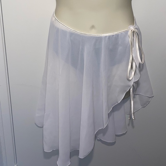 Two piece swimsuit and bottom tie cover-up - Picture 3 of 6